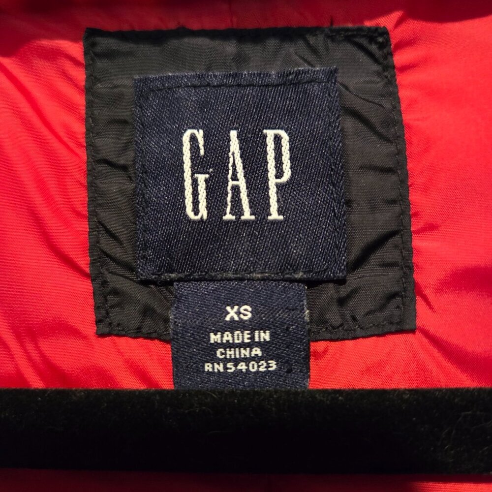 GAP Womens size XS puffer vest - Picture 3 of 3